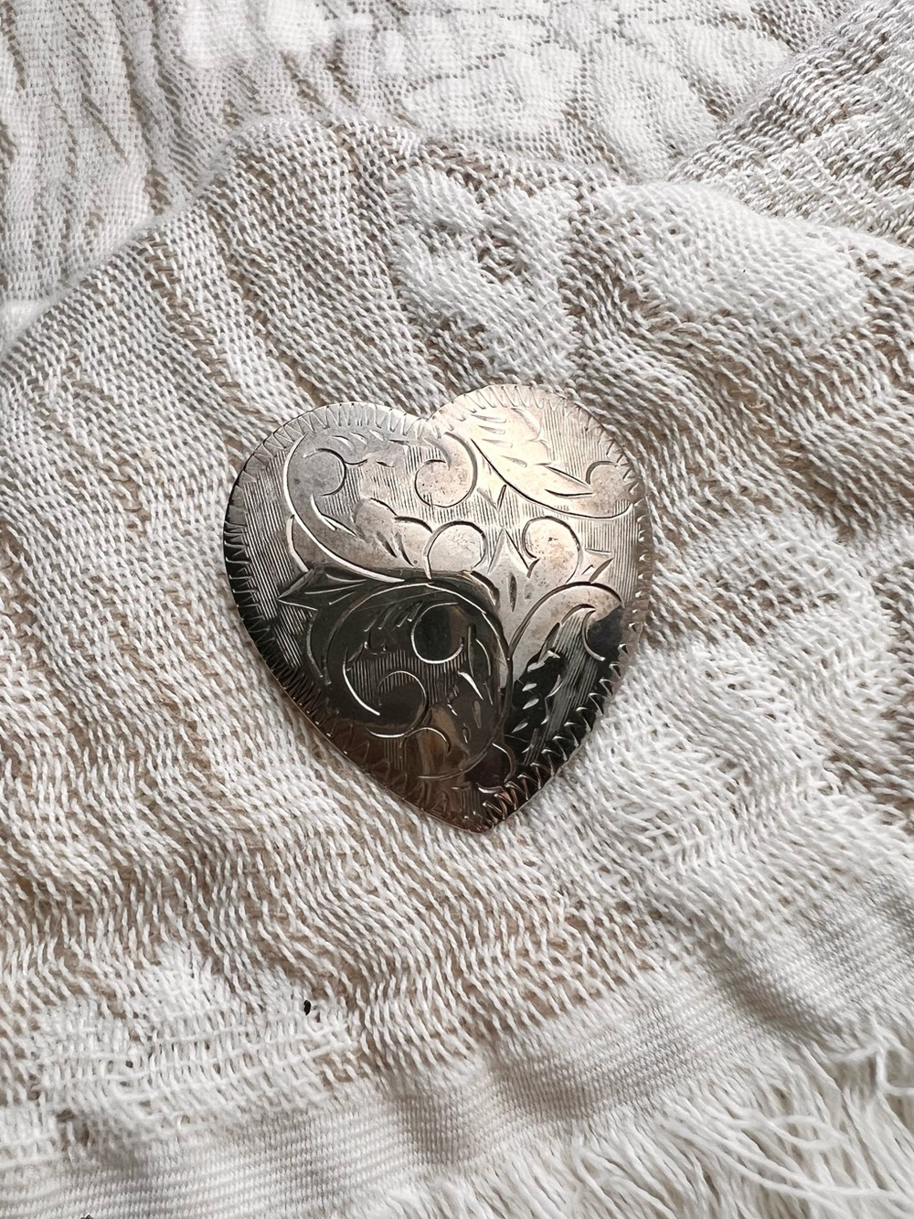 VINTAGE 925 Sterling Silver Etched Heart Brooch Pin